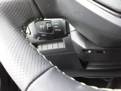 Photo 39 Peugeot 208  Hybrid 110 e-DCS6