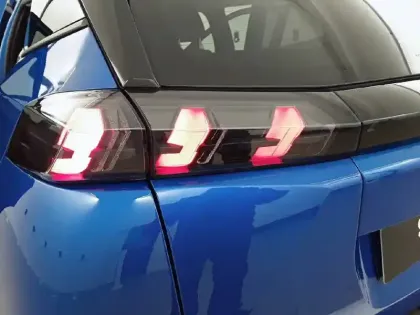 Photo 16 Peugeot 2008  PureTech 130 S&S BVM6