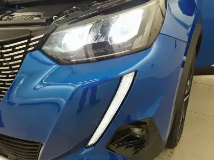 Photo 15 Peugeot 2008  PureTech 130 S&S BVM6