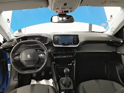 Photo 33 Peugeot 2008  PureTech 130 S&S BVM6