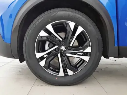 Photo 12 Peugeot 2008  PureTech 130 S&S BVM6