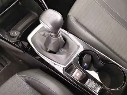 Photo 13 Peugeot 2008  PureTech 130 S&S BVM6