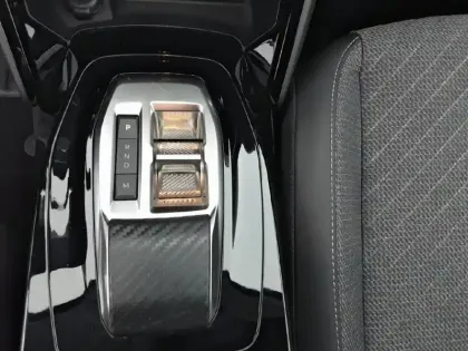 Photo 13 Peugeot 208  Hybrid 110 e-DCS6