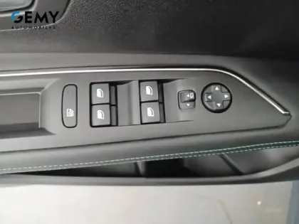 Photo 31 Peugeot 3008  Hybrid 225 e-EAT8