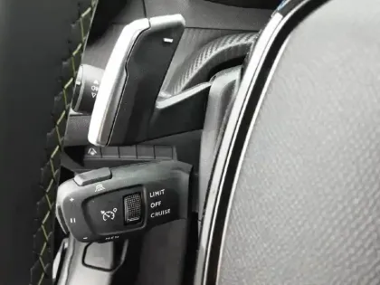 Photo 20 Peugeot 208  Hybrid 145 e-DCS6