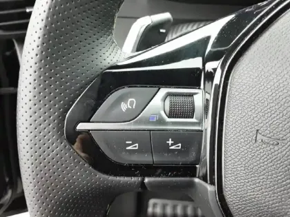 Photo 18 Peugeot 208  Hybrid 145 e-DCS6