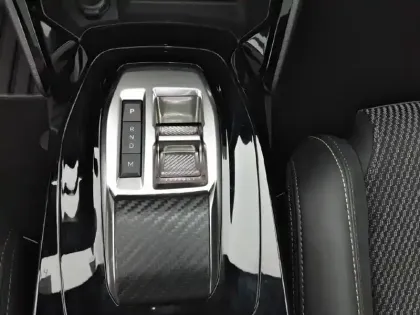 Photo 13 Peugeot 208  Hybrid 145 e-DCS6