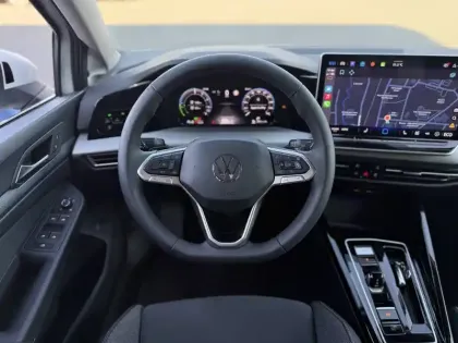 Photo 18 Volkswagen Golf  1.5 eHybrid 204 DSG6