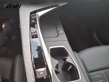 Photo 66 Peugeot 5008  Electrique 73 kWh 210 ch