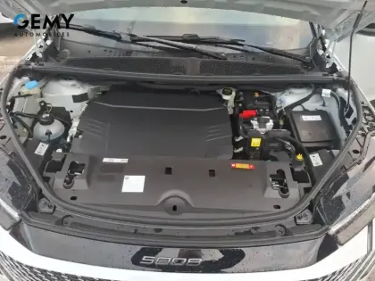 Photo 36 Peugeot 5008  Electrique 73 kWh 210 ch