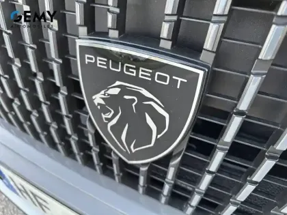 Photo 35 Peugeot 2008  Electrique 50 kWh 136 ch