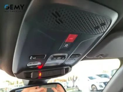 Photo 33 Peugeot 2008  Electrique 50 kWh 136 ch