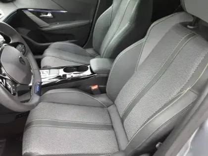 Photo 34 Peugeot 208  Hybrid 100 e-DCS6