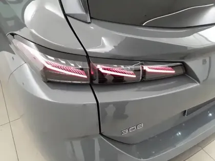 Photo 16 Peugeot 308  SW PureTech 130ch S&S EAT8