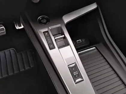 Photo 13 Peugeot 308  SW PureTech 130ch S&S EAT8