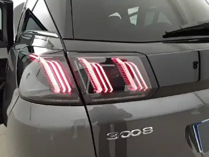 Photo 16 Peugeot 3008  Hybrid 225 e-EAT8