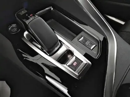 Photo 13 Peugeot 3008  Hybrid 225 e-EAT8