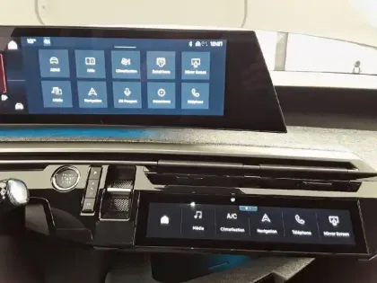 Photo 46 Peugeot 3008  Hybrid 136 e-DCS6