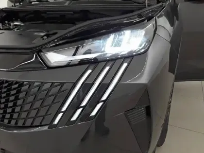 Photo 15 Peugeot 3008  Hybrid 136 e-DCS6