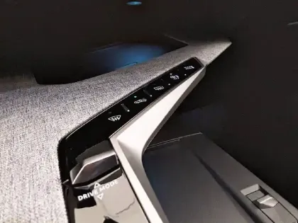 Photo 51 Peugeot 3008  Hybrid 136 e-DCS6