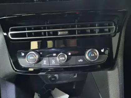 Photo 24 Opel Mokka  Electrique 136 ch & Batterie 50 kWh