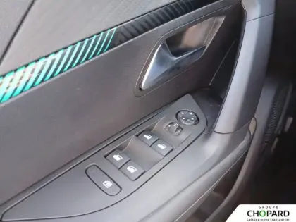 Photo 40 Peugeot 2008  PureTech 100 S&S BVM6