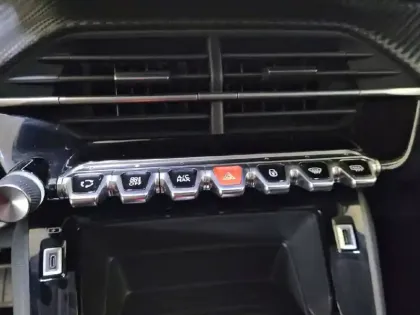 Photo 44 Peugeot 208  Electrique 50 kWh 136ch