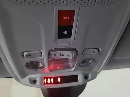 Photo 45 Peugeot 208  Electrique 50 kWh 136ch