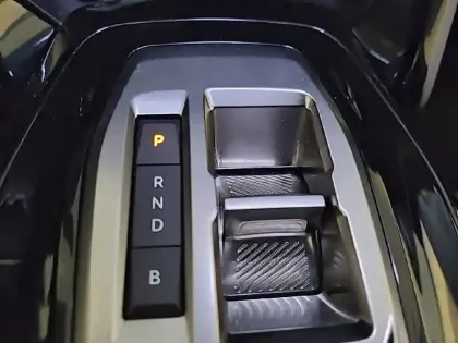 Photo 35 Peugeot 208  Electrique 50 kWh 136ch