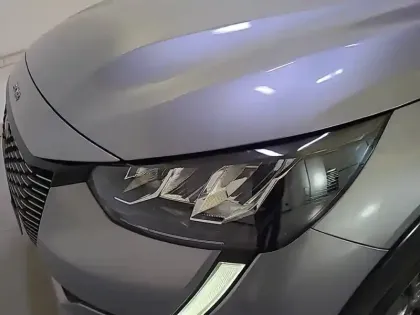 Photo 37 Peugeot 208  Electrique 50 kWh 136ch