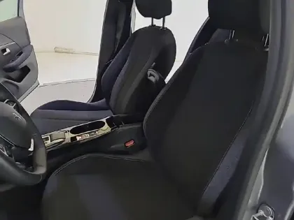 Photo 32 Peugeot 208  Electrique 50 kWh 136ch