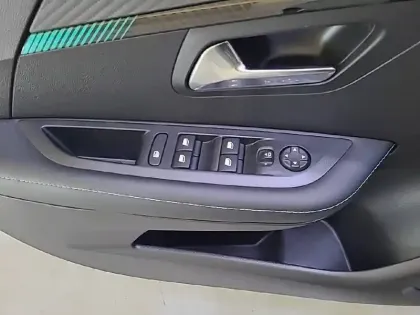 Photo 28 Peugeot 208  PureTech 100 S&S EAT8