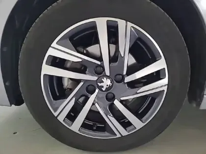 Photo 12 Peugeot 208  PureTech 100 S&S EAT8