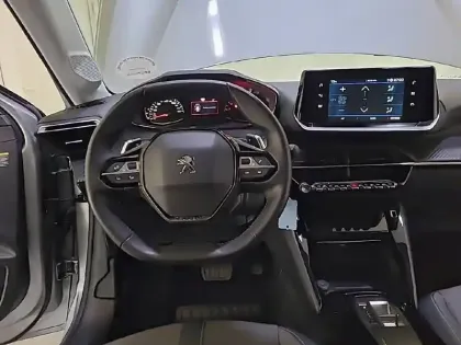 Photo 7 Peugeot 208  PureTech 100 S&S EAT8