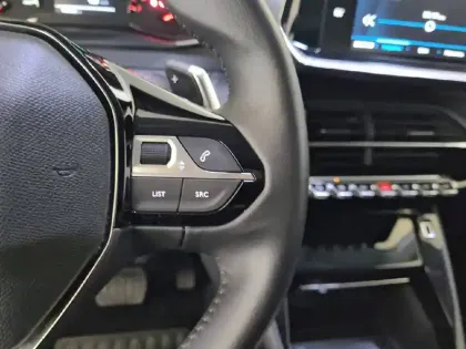 Photo 27 Peugeot 208  PureTech 100 S&S EAT8