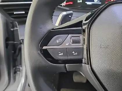 Photo 26 Peugeot 208  PureTech 100 S&S EAT8