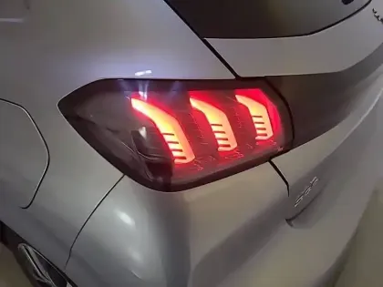 Photo 16 Peugeot 208  PureTech 100 S&S EAT8