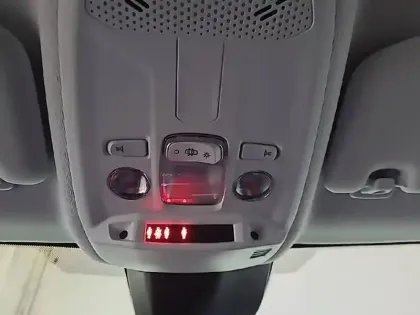 Photo 24 Peugeot 208  PureTech 100 S&S EAT8