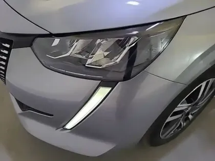 Photo 15 Peugeot 208  PureTech 100 S&S EAT8