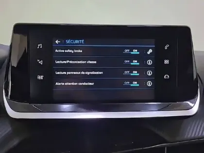 Photo 20 Peugeot 208  PureTech 100 S&S EAT8