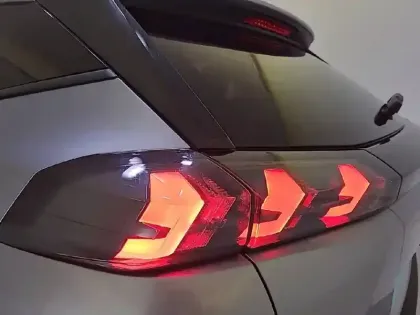 Photo 16 Peugeot 2008  PureTech 130 S&S EAT8