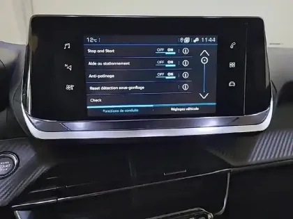 Photo 20 Peugeot 2008  PureTech 130 S&S EAT8