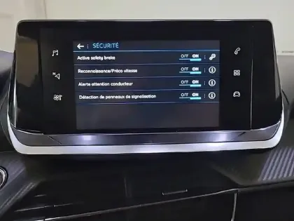 Photo 21 Peugeot 2008  PureTech 130 S&S EAT8