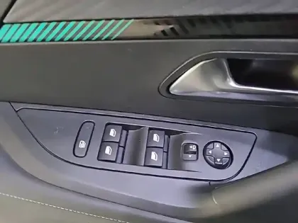 Photo 30 Peugeot 2008  PureTech 130 S&S EAT8