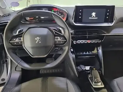 Photo 7 Peugeot 2008  PureTech 130 S&S EAT8