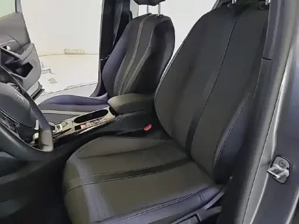 Photo 10 Peugeot 2008  PureTech 130 S&S EAT8