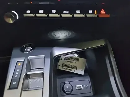 Photo 26 Peugeot 408  PureTech 130 ch S&S EAT8