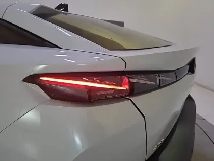 Photo 16 Peugeot 408  PureTech 130 ch S&S EAT8