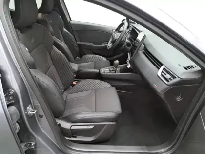 Photo 23 Renault Clio  E-Tech full hybrid 145