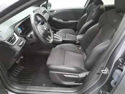 Photo 26 Renault Clio  E-Tech full hybrid 145